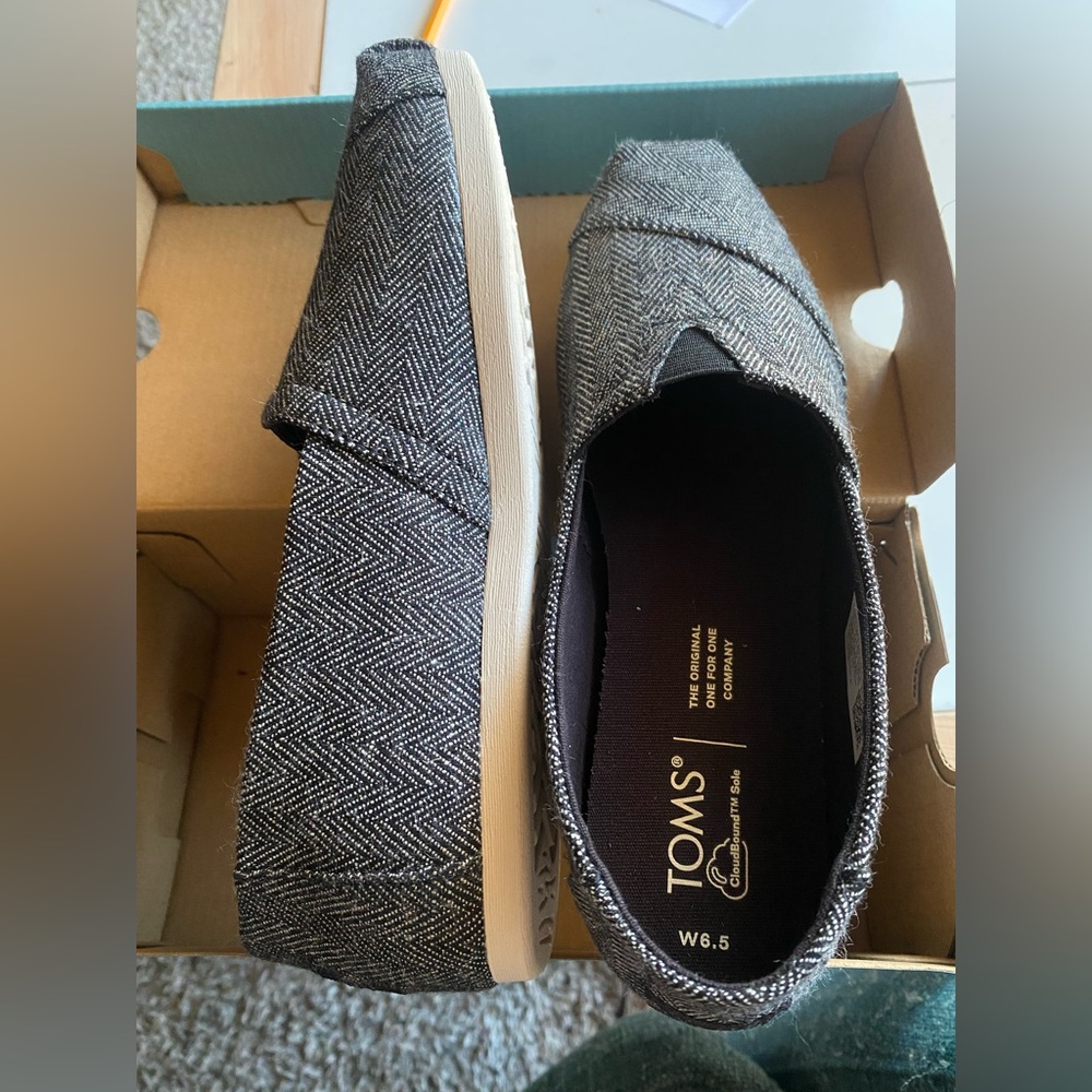 Black Metallic Herringbone Alpargatas Toms size 6.5